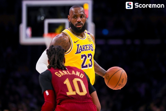 'KING' 제임스, 10대에도 40대에도 출전…NBA 사상 첫 진기록